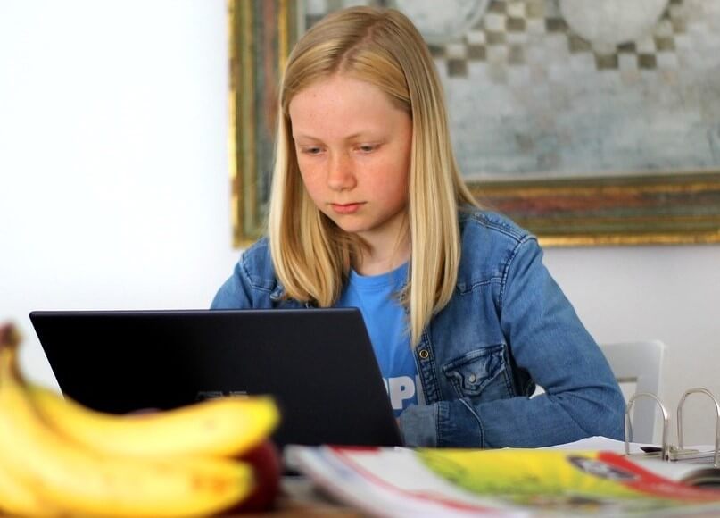 A girl, on her laptop, attending online classes | advantages and disadvantages of online learning