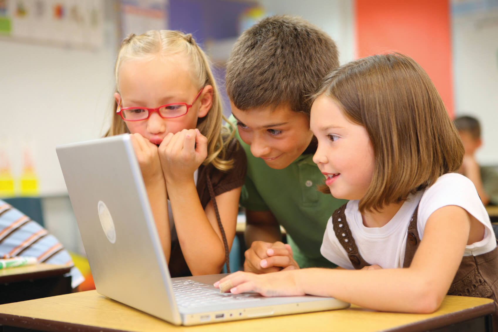 Children at school | eLearning vs online learning